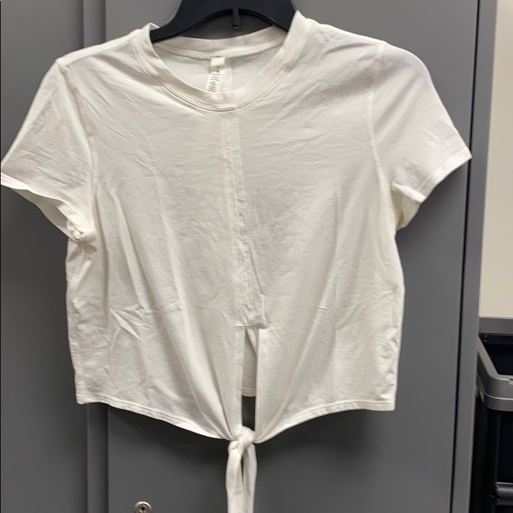 LULULEMON 🤍 CREAM TIE CROP